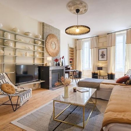 Appartement Avec Son Patio Dans Centre Historique De Bourg المظهر الخارجي الصورة