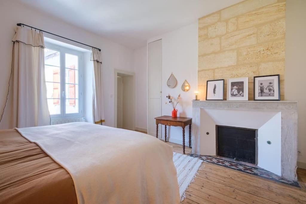 Appartement Avec Son Patio Dans Centre Historique De Bourg المظهر الخارجي الصورة