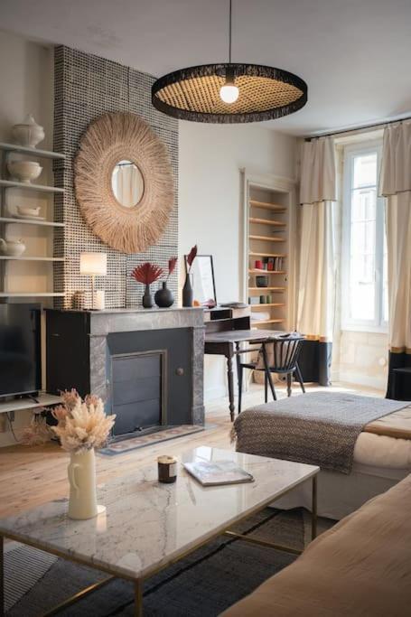 Appartement Avec Son Patio Dans Centre Historique De Bourg المظهر الخارجي الصورة