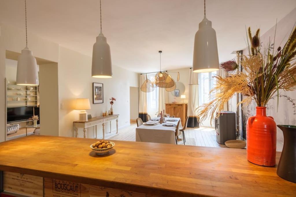 Appartement Avec Son Patio Dans Centre Historique De Bourg المظهر الخارجي الصورة