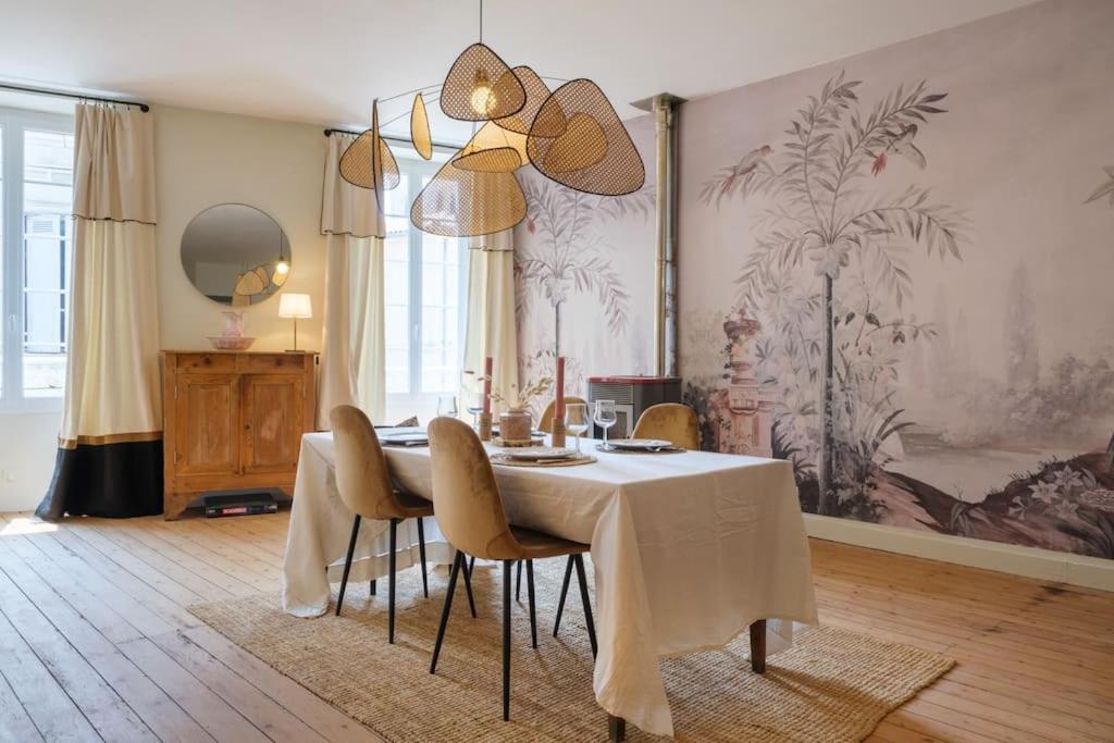 Appartement Avec Son Patio Dans Centre Historique De Bourg المظهر الخارجي الصورة